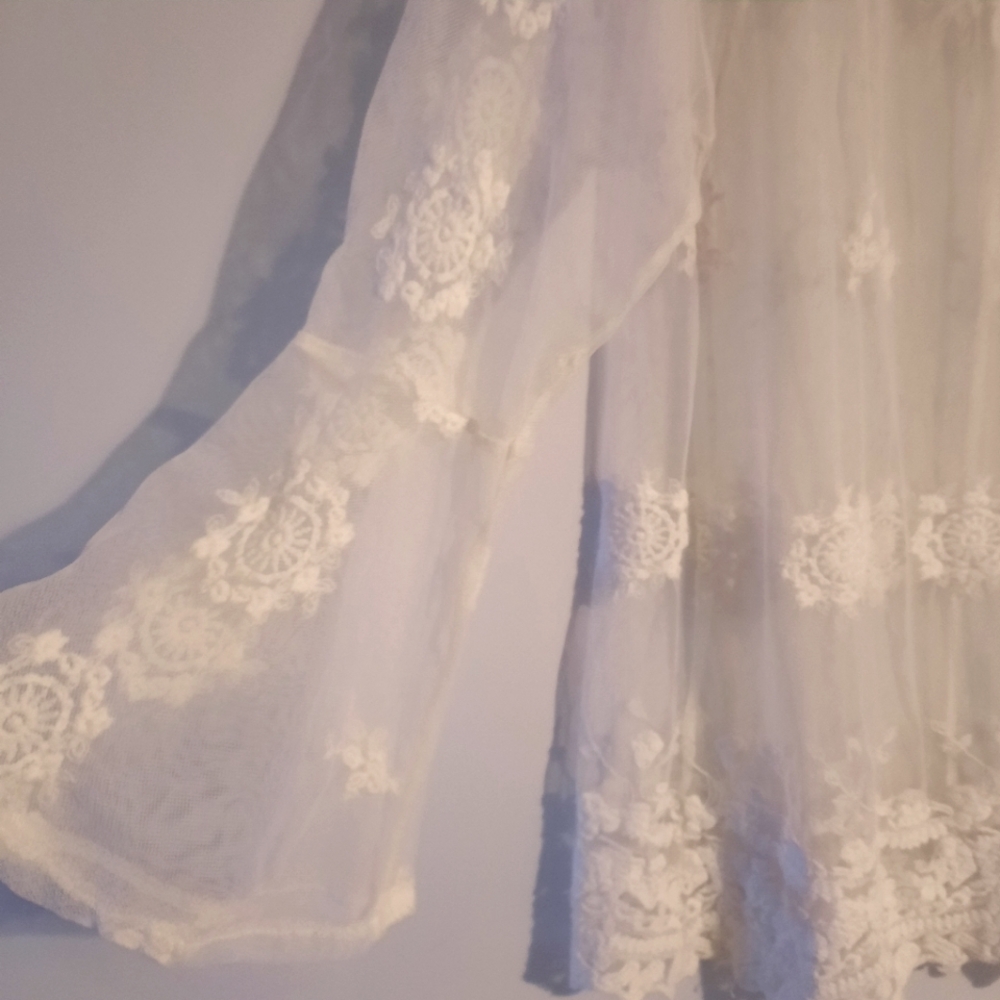 Romantic Sheer Blouse With Bell Sleeves Size 1XL - Picture 4 of 9